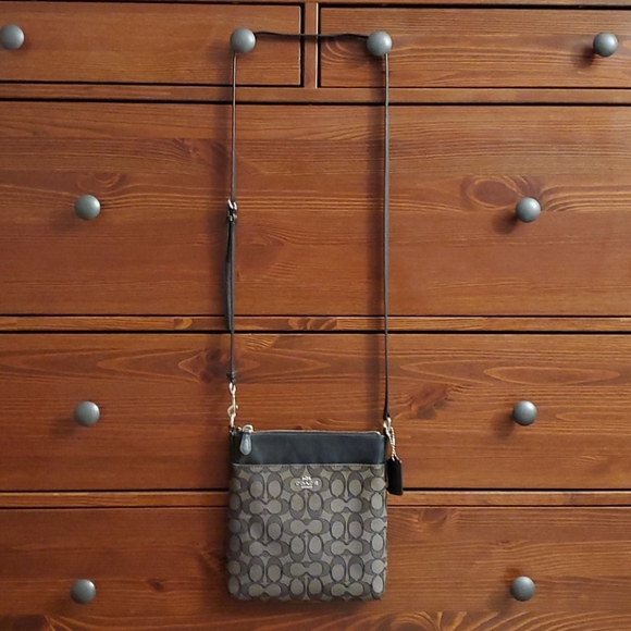 Coach Bag - Picture 2 of 10